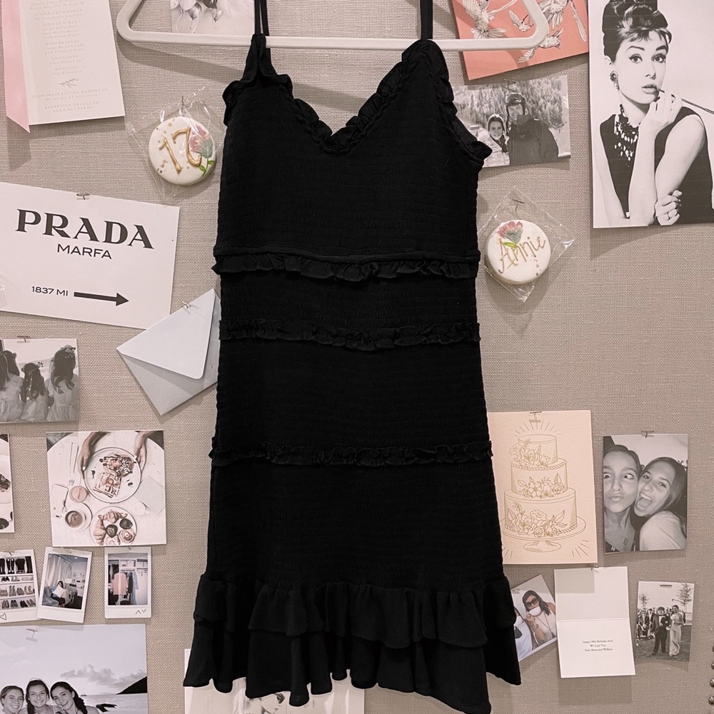 BLACK DRESS